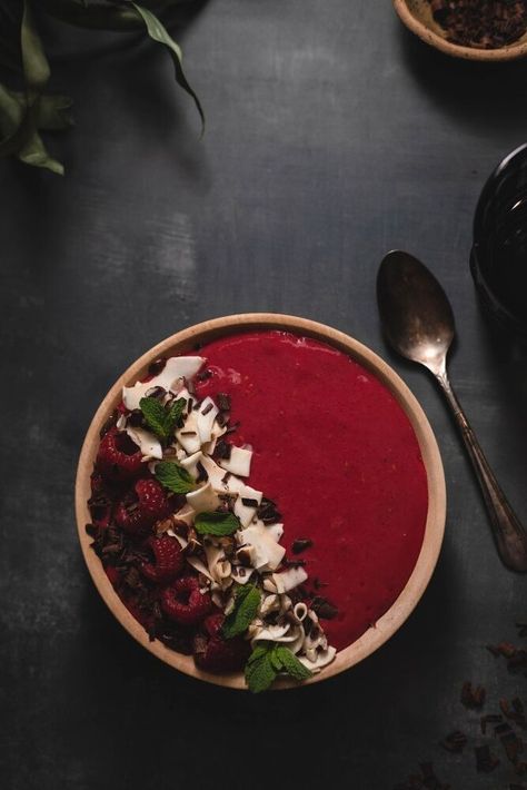 On the days when I’m craving something healthy for breakfast, this Raspberry Banana Smoothie Bowl is a staple. It’s light, refreshing and the dark chocolate shavings kinda make me feel like I’m eating dessert (‘cause y’all know that I not-so-secretly like cake for breakfast). Why am I eating my smoothie out of a bowl instead of drinking it like a normal person, you may ask? Well folks, welcome to the screwed-up inner workings of Jennifer’s mind. Basically, my brain doesn’t believe I’ve… Raspberry Banana, Caramel Apple Spice, Chocolate Chip Pudding, Pepper Sauce Recipe, Chocolate Chip Pudding Cookies, Cheese Stuffed Chicken Breast, Banana Smoothie Bowl, Cake For Breakfast, Spiced Drinks