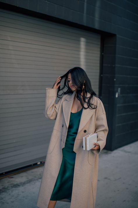 Slip Dress Outfit Winter, Walk In Wonderland, Slip Dress Outfit, Green Slip Dress, Parisian Chic Style, Sleek Dress, Outfit Layout, Types Of Fashion Styles, Classy Outfits