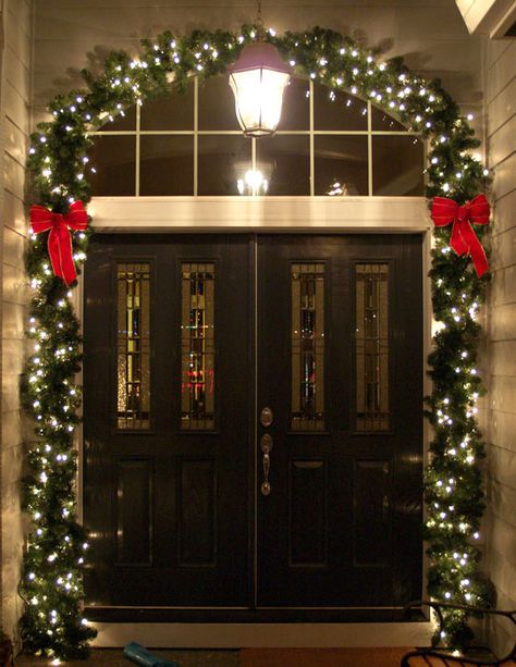 christmas decor - for double door Double Door Christmas Decor, Christmas Front Porch Decor Ideas, Christmas Front Porch Decor, Door Lights, Front Porch Decor Ideas, Front Door Christmas Decorations, Christmas Front Doors, Simple Christmas Decor, Christmas Front Porch