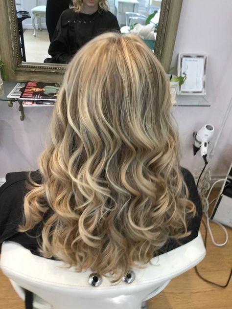 Blonde On Top Brown On Bottom, Blowout Hair, Types Of Curls, Blonde Highlights, Hair Looks, Hair Inspo, Balayage, Blonde, Hair Color