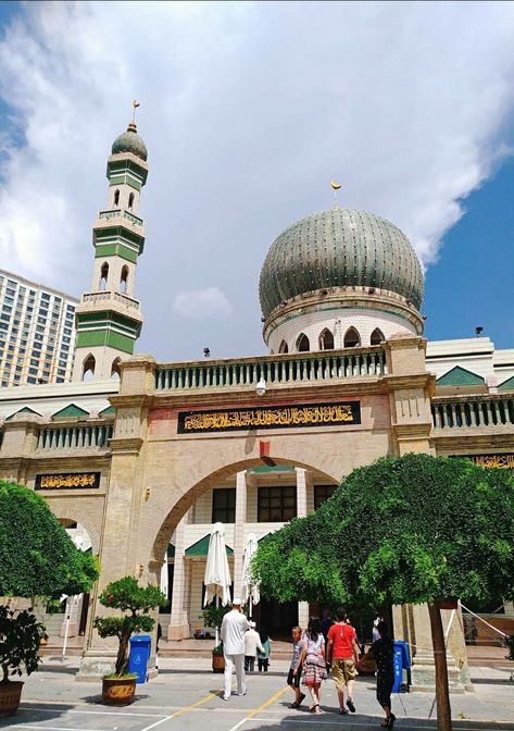 Dongguan Mosque, Xining, Qinghai, China. Qinghai China, Beautiful Mosques, Photo Report, Dongguan, Islamic Architecture, Tibet, Taj Mahal, Around The Worlds, China