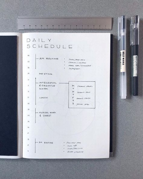 Simple, Beautiful and Minimalist Bullet Journal Weekly Spreads/Layouts you need to try right now. Easy Bullet Journal Spreads! You’ll find all kinds of collection pages include key, index, budget & finances, workout, monthly cover, habit tracker, yearly calendar, future log, daily log, weekly spreads, books to read, and more to setup your minimalist bujo. monochromatic highlighting and other tips #bulletjournal #bulletjournalweeklylog #bujo #weeklyspread Bullet Journal Weekly Spread Layout, Minimalist Bullet Journal Layout, Notesbog Design, Daily Bullet Journal, Minimalist Bullet Journal, Bullet Journal Minimalist, Bullet Journal Monthly Spread, Bullet Journal Key, Bullet Journal Weekly