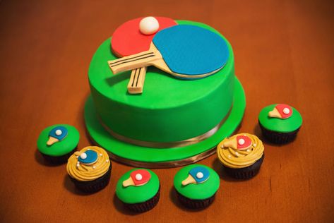 Ping pong cake & ping pong cupcakes - cake by Yuri Ping Pong Cake Ideas, Tennis Racket Cake, Tennis Cupcakes, Tennis Cake, Tennis Birthday, Cupcake Birthday Cake, Mini Cakes Birthday, Sport Cakes, Themed Cupcakes