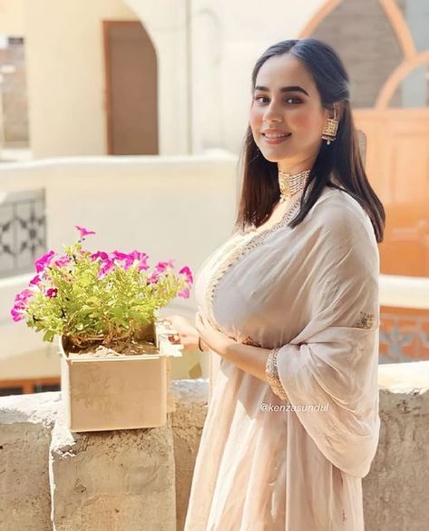 Sunanda Sharma, Respect Girls, Hot Dresses Tight, Punjabi Salwar Suits, Desi Beauty, Ootd Fashion, Beauty Women, Pakistan, Take A