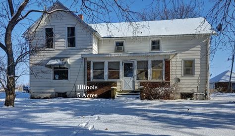 c.1860 Illinois Farmhouse For Sale on 5 Acres $160K 1860s Farmhouse, 1890s Farmhouse, White Farmhouse, Well Pump, Old Farmhouse, Country Living, Country Life, The Great Outdoors, Living Area