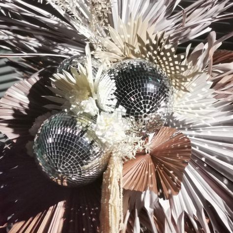 Diy Disco Centerpieces, Disco Ball Centerpiece Ideas Wedding, Disco Floral Arrangements, Disco Ball Flower Arrangements, Disco Ball Centerpieces, Disco Flowers, Disco Table, Disco Ball Hanging, Tropical Disco