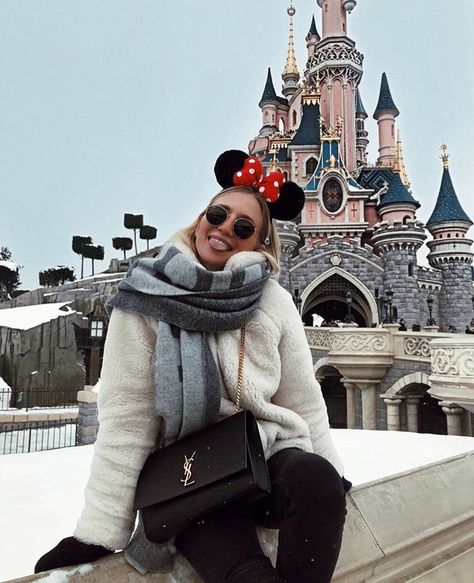 Disneyland Paris Outfit Winter, Disneyland Paris Winter, Paris Outfit Ideas Winter, Paris Outfits Winter, Paris Aesthetic Outfit, Disney Winter Outfits, Disneyland Outfit Winter, Disneyland Paris Christmas, Outfits Disneyland