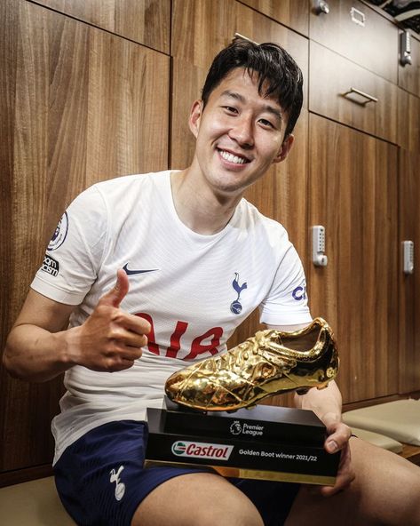 Tottenham Hotspur Wallpaper, Son Heung Min, Tottenham Hotspur Football, Football Players Images, Soccer Boyfriend, Tottenham Hotspur Fc, Soccer Goal, Professional Football, English Premier League