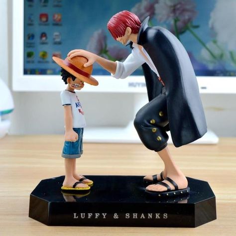 Luffy And Shanks, Luffy Shanks, Straw Hat Luffy, Action Figure One Piece, Action Figures Anime, One Piece Merchandise, Es Der Clown, One Piece Figure, Pahlawan Marvel