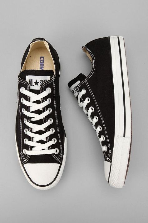 Should have in closet Zapatillas All Star, Converse Outfits, Outfits With Converse, Milan Fashion Weeks, Urban Wear, Black & White, Fashion Kids, Converse All Star, Chuck Taylor Sneakers