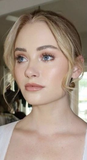 Neutral Makeup For Blue Eyes, Makeup For Fair Skin, Doe Eye Makeup, Blonde Hair Pale Skin, Groom Hair, Pale Skin Makeup, Fair Skin Makeup, Blue Eyed Girls, Formal Makeup