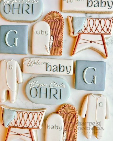 Custom Cookies - Omaha/Ft.Calhoun on Instagram: "Welcome baby 💙 A boho inspired set with fun typography.   arches inspired by @oh.sugar.cookieco  arches, rectangle @kaleidacuts  onesie @charlson_cookieco  oval @maisonscustomcutters  Square @heysugarrex  bassinet @brightoncutters   #cookiedecorator #cookier #omaha #nebraska #harvestcookieco #omahanebraska #omahaeats #omahabakery #omahacookies #kaleidacuts #omahacustomcookies #customcookies #designercookies #talentedcookiers #cookiesofinstagram #cookiegram #cookieart #royalicingcookies #decoratedsugarcookies #fortcalhoun #cookieartist #babyshowercookies #bohocookies #bohobabyshower #bassinetcookies" Arch Cookies Decorated, Boy Baby Shower Cookies, Royal Icing Sugar Cookies, Icing Sugar Cookies, Baby Boy Cookies, Cookie Gram, Royal Icing Sugar, Fun Typography, Shower Cookies