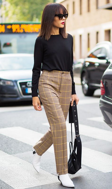 Let the outfits here be your saving grace every time you were supposed to be somewhere 10 minutes ago. Mode Dope, Plaid Pants Outfit, White Boots Outfit, Shop Street, Street Style Shop, Quoi Porter, Street Style 2017, 1980s Fashion, Plaid Pants