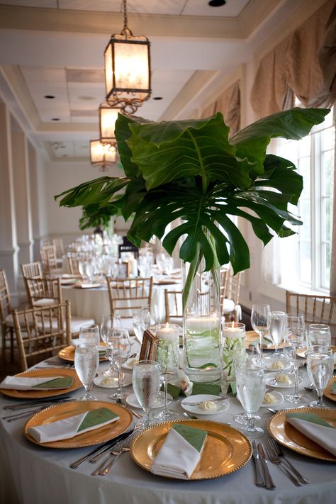 giant palm leaves as centerpiece, dramatic yet cost effective and easy to create. Wedding Table Flower Centerpieces, Diy Floating Candles, Tropical Centerpieces, Greenery Wedding Centerpieces, Greenery Wedding Decor, Metallic Wedding, Tropical Home Decor, Wedding Table Flowers, Design Card