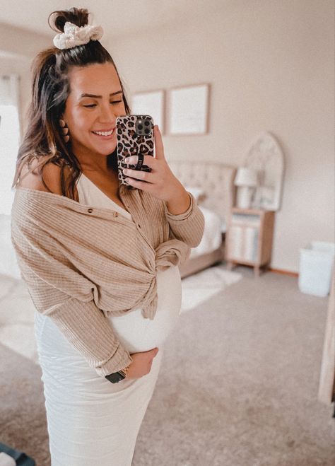 Bump Style, midsize fashion, pregnancy style, curvy style, mama style, cozy style, bumo friendly. Midsize Bump Style, Winter Maternity Outfits Midsize, Midsize Mama Style, Fall Maternity Outfits Midsize, Maternity Outfits Curvy, Curvy Maternity Outfits, Curvy Pregnant Outfits, Maternity Outfits Midsize, Cozy Maternity Outfits