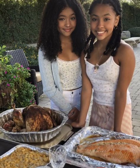 Anais And Mirabelle, Mirabelle Lee, Mixed People, Beautiful Black Babies, Cute Twins, Short Brown Hair, Natural Hairstyles For Kids, Wife And Kids, Pretty People