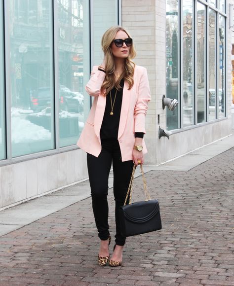 Blush Blazer Outfit, Light Pink Blazer Outfit, Blazer Outfits For Women Work, Pink Blazer Outfit, Blush Blazer, Girl Boss Outfit, Blazer Rose, Outfits Bonitos, Light Pink Blazers