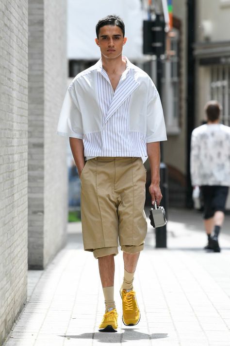 Chalayan | Menswear - Spring 2020 | Look 22 Spring Outfits Men, Mens Fashion Streetwear, Live Fashion, Mens Fashion Summer, Mode Streetwear, Mens Fashion Trends, Fashion 2020, Mens Street Style, Fashion Inspo Outfits