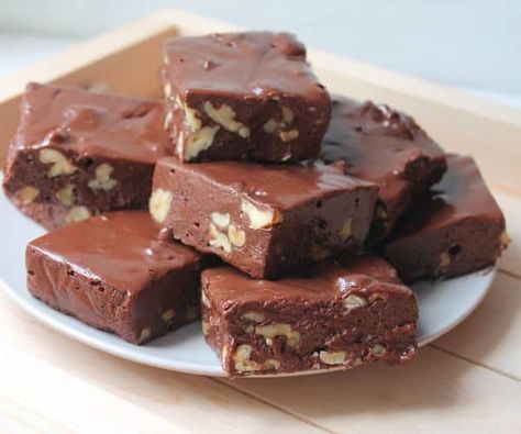 traditional Fudge Recipe Wheat Belly Diet Recipes, Fudge With Marshmallow Cream, Famous Fudge, Wheat Belly Diet, Dolce Poche Calorie, Wheat Belly Recipes, Chocolate Peanut Butter Fudge, Wheat Belly, Candy Treats