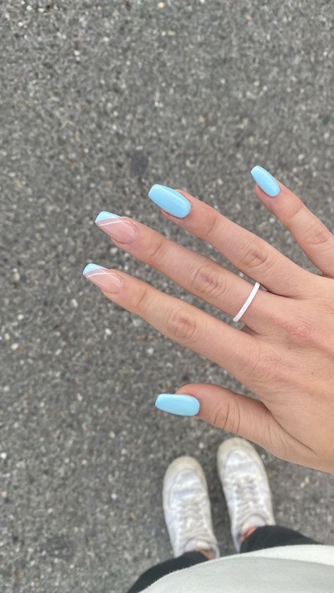 Acrylic Nails Inspo Back To School, Solid Nails With Accent Nail, Cute Gel Nails For School, Holiday Nails Summer Blue, Vacation Nail Inspo 2024, Summer Nails Medium, Mail Inspo 2024 Summer, Summer Nails Basic, Back 2 School Nails