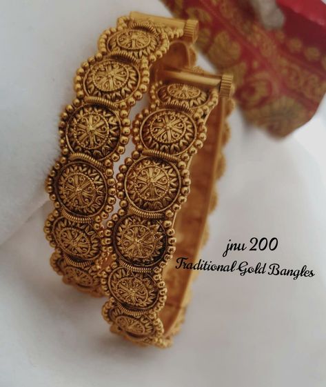 Antique Gold Bangles Design, Unique Gold Jewelry Designs, Gold Jewels Design, Antique Necklaces Design, Gold Jewelry Outfits, New Gold Jewellery Designs, Gold Earrings Models, Fancy Jewelry Necklace, Modern Gold Jewelry