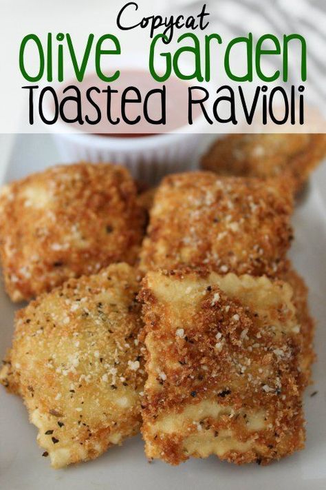 Garden Party Food Ideas, Toasted Ravioli Recipe, Garden Party Food, Fried Ravioli Recipe, Beef Ravioli, Fried Ravioli, Toast Aperitif, Garden Party Recipes, Copycat Olive Garden