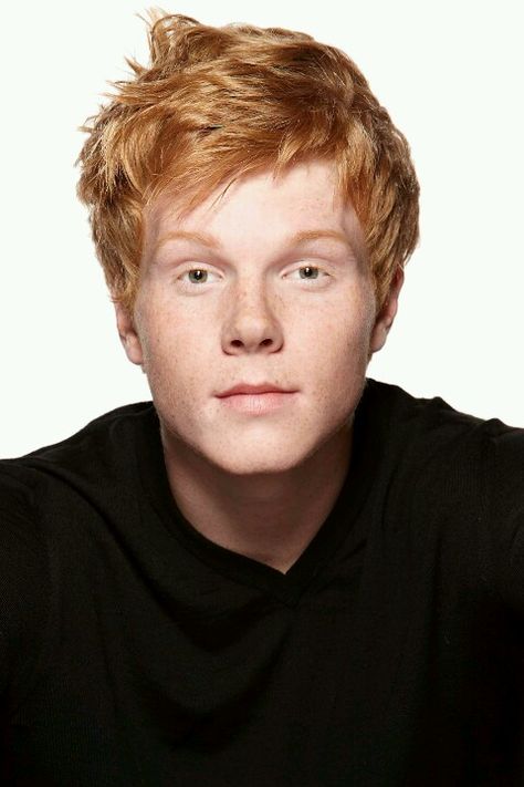 Adam Hicks - never heard of this guy, but he would be my pick for Rand, as long as he is tall Adam Hicks, Louis Weasley, Dominique Weasley, Elizabeth Peters, Lemonade Mouth, Redhead Men, Ginger Men, Corte De Cabelo Masculino, Hazel Eyes