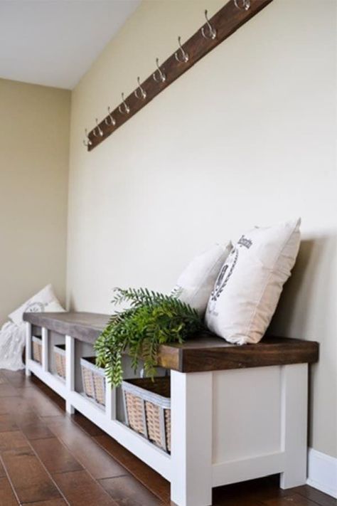 How awesome is this DIY mudroom bench with storage!? I love the white against the dark top! Diy Bench Ideas, Diy Bank, Diy Entryway Bench, Seating Storage, Mudroom Bench With Storage, Diy Storage Bench, Diy Mudroom, Diy Mudroom Bench, Farmhouse Bench