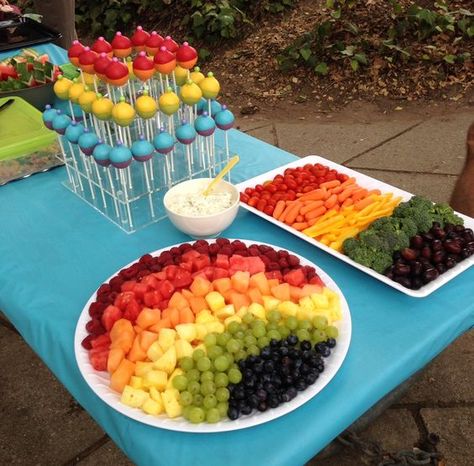 Rainbow Birthday Snacks, Rainbow Dessert Table, Rainbow Birthday Party Decorations, My Little Pony Birthday Party, Pony Birthday Party, Fest Mad, Little Pony Birthday Party, Trolls Birthday Party, Rainbow Parties