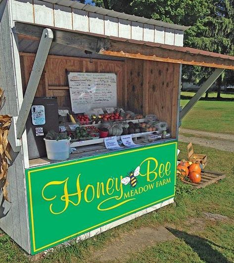 Road Side Stand Ideas, Honey Stand, Roadside Farm Stand, Veggie Stand, Farm Market Ideas, Roadside Stand, Produce Stand, Vegetable Stand, Cut Flower Farm