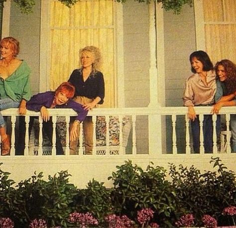 Steel Magnolias Aesthetic, Magnolias Aesthetic, Dolly Parton Movies, Steel Magnolias Quotes, Magnolia Movie, Sisters Goals, Sally Field, Warren Beatty, Steel Magnolias