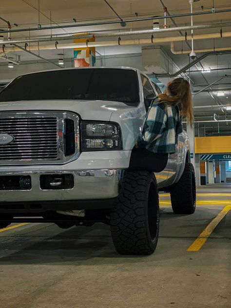 Truck Inspo Pics, Truck Model Photoshoot, Truck Pictures Ideas, Photos With Truck, Truck Photoshoot Ideas, Truck Poses, Vday Shoot, Female Trucks, Senior Year Pictures