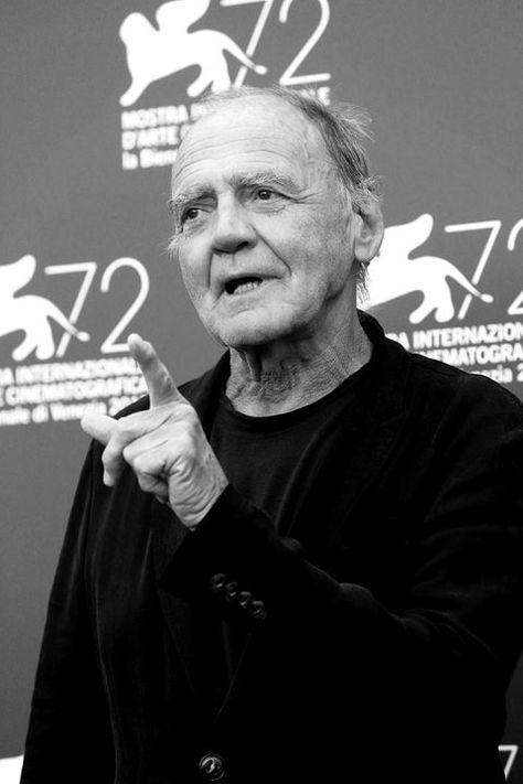 16. Februar 2019: Bruno Ganz (77Jahre) Bruno Ganz ist tot. Der Träger des Iffland-Rings galt als einer der größten deutschen Schauspieler überhaupt und war in unzähligen Theater- und Kinoproduktionen zu sehen. Er verstarb in seinem Haus in Zürich. Bruno Ganz, Einstein, Che Guevara, Historical Figures, Tv, Stars, Albert Einstein