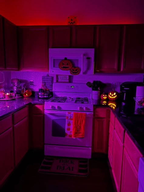 Halloween Themed House Decor, Small Apartment Halloween Decor Ideas, Purple Halloween Bedroom, Orange Black Purple Green Halloween Decor, Early 2000s Halloween Decor, Halloween Decorations Small Apartment, 2000s Halloween Decor, Halloween Decorations Indoor Ceiling, Spooky Season Decor