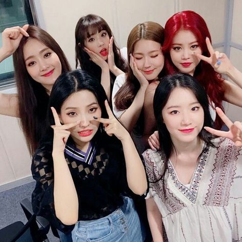 Soo Jin, Entertainment Design, Group Photo, Cube Entertainment, Group Photos, Girl Bands, Extended Play, G I Dle, Kpop Girl Groups