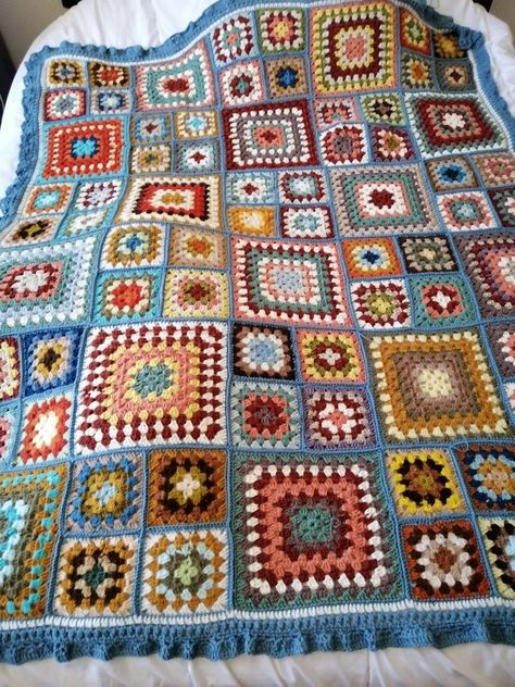 Big Granny Square Projects, Crochet Blanket Aesthetic Indie, Funky Granny Square Blanket, Different Size Granny Square Blanket, Crochet And Sewing Combined, Granny Square Blanket Aesthetic, Scrap Granny Square Blanket, Crochet Granny Square Blanket Ideas, Crochet Blankets Ideas