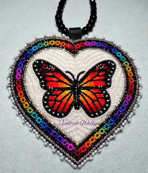 A Monarch Butterfly Medallion 😍 Native Beaded Medallions, Beaded Medallion Patterns, Beaded Butterflies, Beaded Medallion, Beadwork Ideas, Native Beading, Beautiful Beaded Earring, Seed Bead Jewelry Patterns, Turtle Island