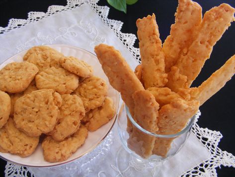 Cheese Wafers, Cheese Straws Recipe, Cheese Straws, Crispy Cookies, Cheese Crackers, Appetizer Dips, Cookies Recipe, Spicy Recipes, Appetizers For Party