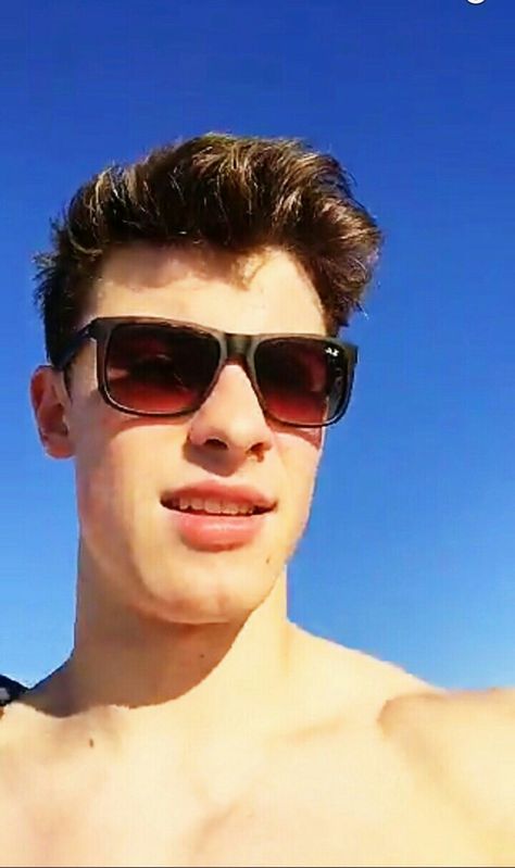 Snapchat Meme, About Whatsapp, Shawn Mendes Snapchat, Army Husband, Shawn Mendes Lyrics, Male Face, Shawn Mendes, Square Sunglasses Men, Selena Gomez