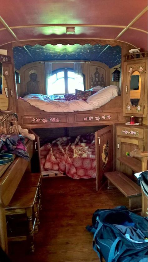 Hiasan Bilik Tidur, Camper Makeover, Van Home, Van Living, Aesthetic Rooms, Pretty Room, Dream Room Inspiration, Room Makeover Inspiration, House Room