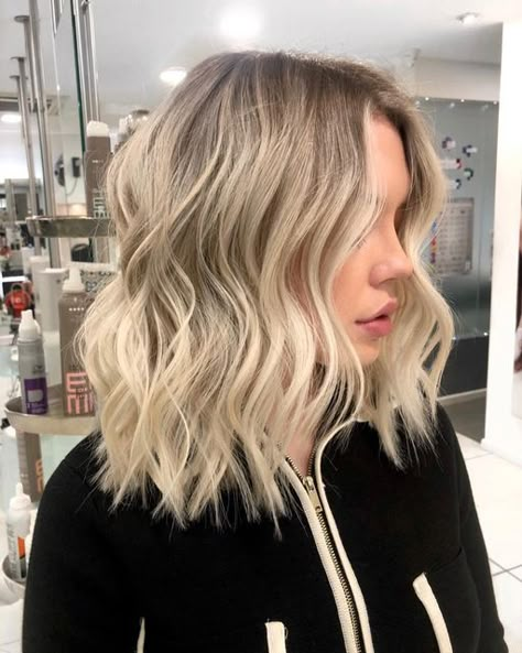 Blonde Balayage Mid Length, Blonde Balayage Short Hair, Blonde Balayage Short, Vanilla Blonde Balayage, Mid Length Hairstyle, Mid Length Blonde Hair, Beige Blonde Balayage, Vanilla Blonde, Balayage Short Hair