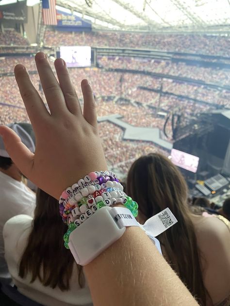 taylor swift, the eras tour, bracelet trading, friendship bracelets, swiftie, US bank stadium. Taylor Swift Eras Tour Bracelets, Us Bank Stadium, Eras Tour Bracelets, Us Bank, Taylor Swift Eras Tour, Taylor Swift The Eras Tour, Taylor Swift Eras, Eras Tour, Friendship Bracelets