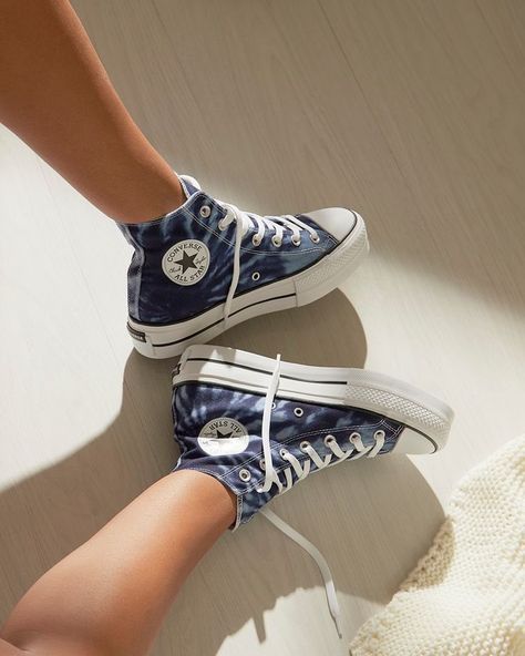 Dye Converse, Boty Converse, Converse Outfits, Mode Tips, Dr Shoes, Blue Converse, Fresh Shoes, Hype Shoes, Shoe Inspo