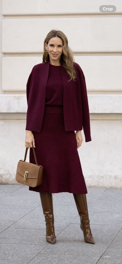 My Style Over 50, Mode Style Anglais, Alexandra Lapp, Trendy Christmas Outfits, Burgundy Style, Woman Sweater, Deep Autumn, Corporate Outfits, Colour Code