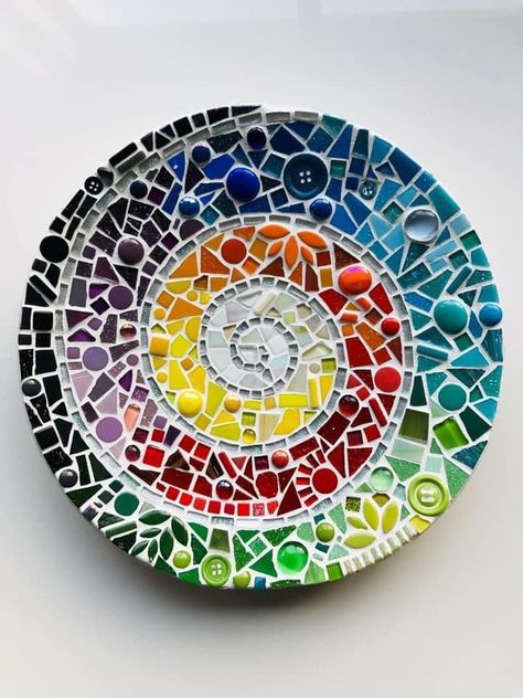 Mosaic Circles, Mosaic Birdbath, Sea Glass Mosaic, Mosaic Art Diy, Mosaic Stepping Stones, Mosaic Pots, Mosaic Flower Pots, Mosaic Table Top, Mosaic Garden Art