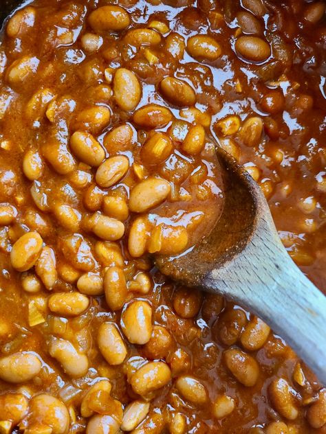 Ugly Vegan Kitchen - Slow Cooker Vegan Baked Beans Vegan Baked Beans Crock Pot, Vegetarian Baked Beans Recipe, Baked Beans Recipe Crockpot, Vegan Baked Beans, Baked Beans Vegan, Beans Recipe Crockpot, Slow Cooker Vegan, Vegetarian Baked Beans, Baked Beans Crock Pot