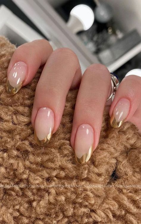 50+ Gorgeous Gold Nails To Get At Your Next Manicure Gold French Nails, Gold Tip Nails, Gold Nail Designs, Gold Nail, Oval Nails, Cat Kuku, French Tip Nails, Gold Nails, Green Nails