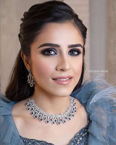 Teal Engagement look Sangeet Bridal Makeup, Blue Lengha Makeup, Turquoise Indian Outfit, Engagement Makeup Indian, Mum Makeup, Blue Indian Outfit, Sangeet Hairstyles, Blue Lengha, Amazing Wedding Makeup