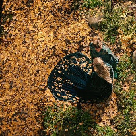 Galadriel Rings Of Power Aesthetic, Rings Of Power Costumes, Lotr Elf Aesthetic, Elrond And Galadriel, Rings Of Power Aesthetic, Galadriel Aesthetic, The Hobbit Aesthetic, Galadriel Dress, I See Fire