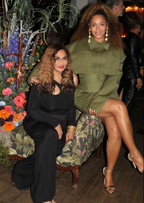 Bow Down! Beyoncé Drips Class and Luxury at a Screening of Queen & Slim Beyonce Family, Tina Knowles, Beyonce Outfits, Beyonce Knowles Carter, Beyonce Style, Beyoncé Giselle Knowles-carter, Beyoncé Giselle Knowles, Solange Knowles, Beyonce And Jay Z